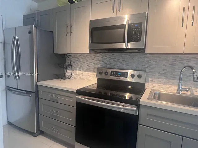 1-bedroom rental at 100 Lincoln Road #501, Miami Beach