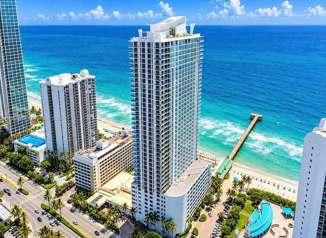 2-bedroom rental at 16699 Collins Avenue #3009, Sunny Isles Beach