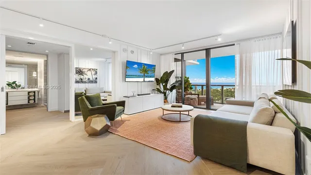 3-bedroom rental at 2201 Collins Avenue #804, Miami Beach