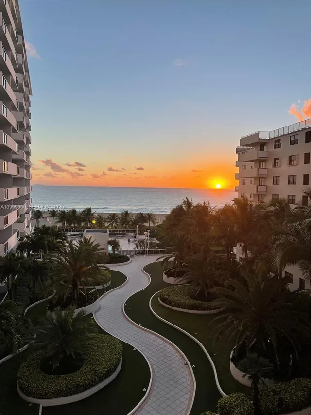 1-bedroom rental at 100 Lincoln Road #719, Miami Beach