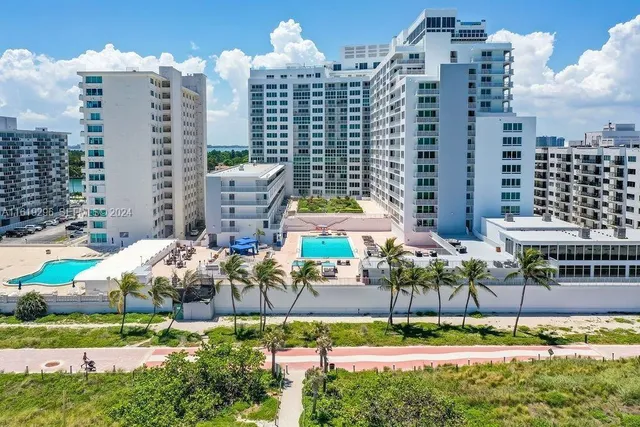 1-bedroom rental at 5401 Collins Avenue #1123, Miami Beach