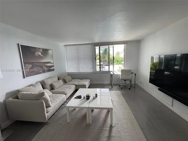 1-bedroom rental at 1200 W Ave 202 #202, Miami Beach