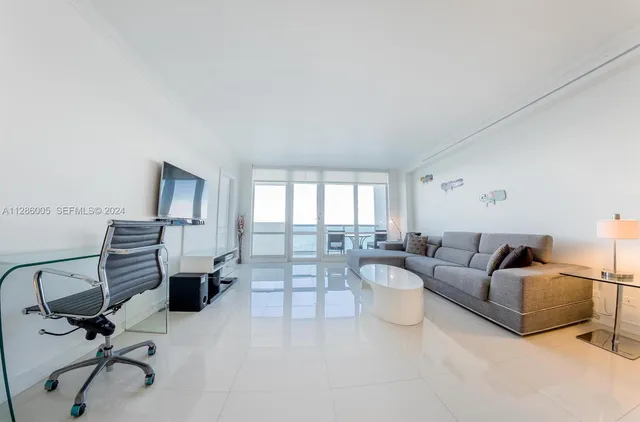 2-bedroom rental at 5601 Collins Avenue #1206, Miami Beach