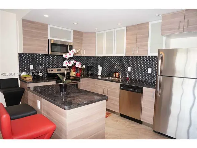 2-bedroom rental at 19370 Collins Seasonal Avenue #1007, Sunny Isles Beach