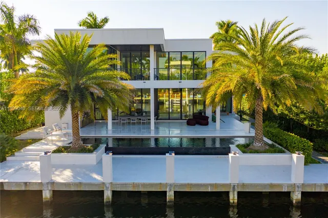 4-bedroom rental at 128 Fiesta Way, Fort Lauderdale