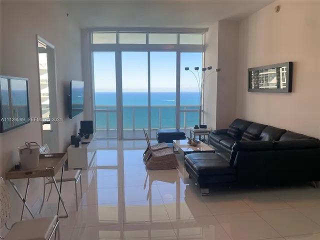 2-bedroom rental at 15811 Collins Avenue #4203, Sunny Isles Beach