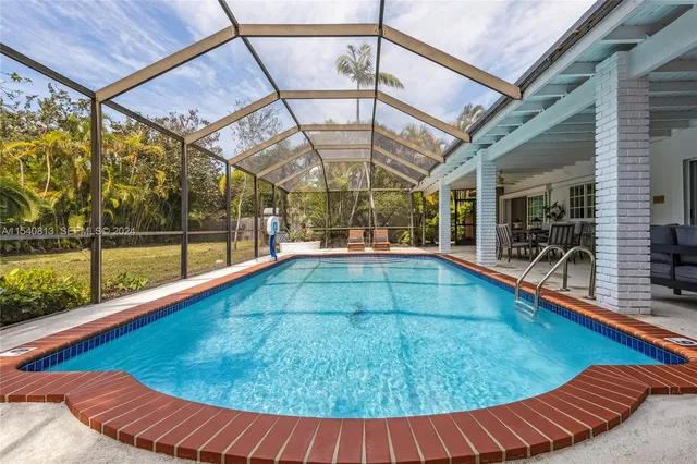 4-bedroom rental at 10130 SW 70th Avenue, Pinecrest