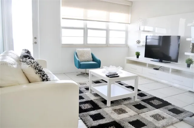 1-bedroom rental at 100 Lincoln Road #910, Miami Beach