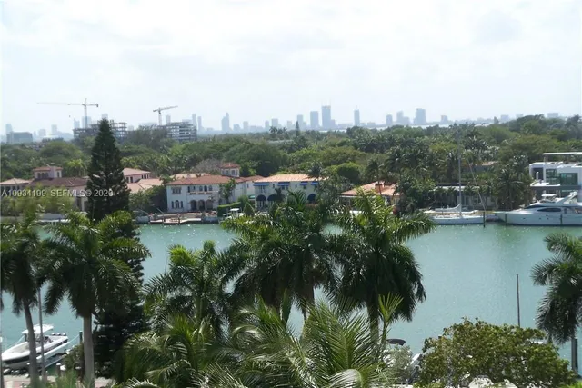 2-bedroom rental at 5161 Collins Avenue #806, Miami Beach
