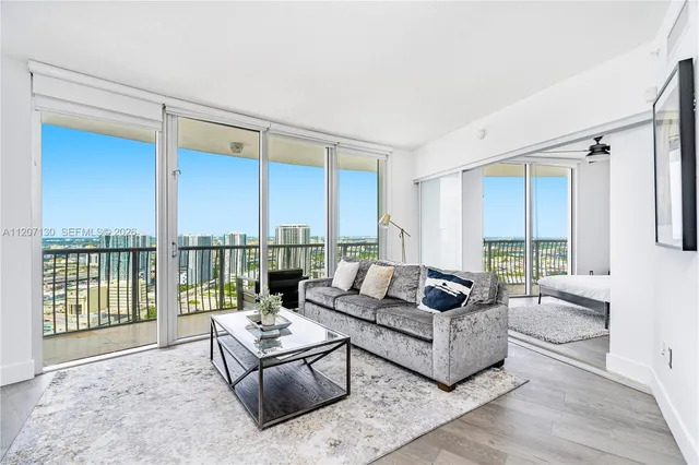 2-bedroom rental at 1750 N Bayshore Drive #3914, Miami
