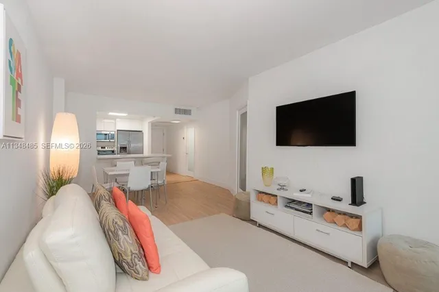 1-bedroom rental at 2301 Collins Avenue #927, Miami Beach