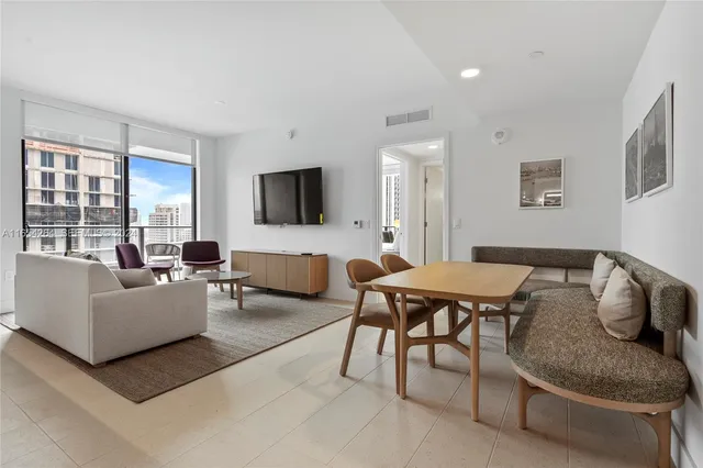 2-bedroom rental at 601 NE 1st Avenue #2905, Miami