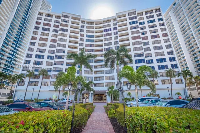 1-bedroom rental at 3505 S Ocean Drive #504, Hollywood
