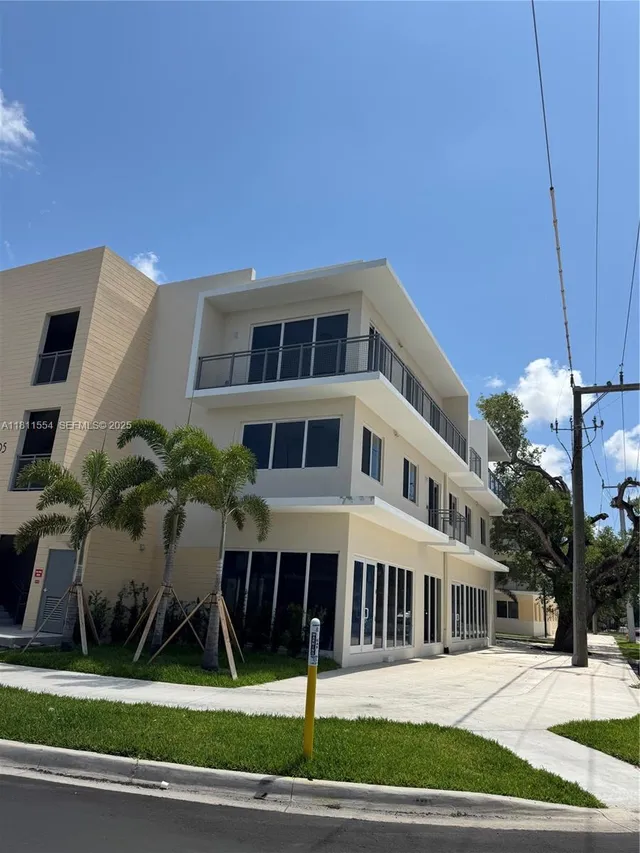 2-bedroom rental at 1010 SW 69th Avenue #212, Miami
