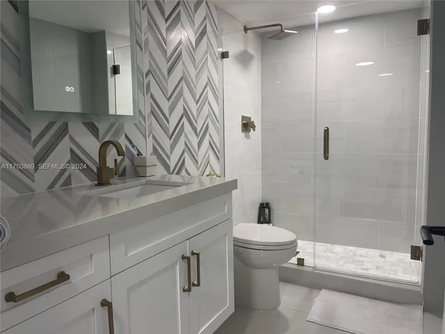 2-bedroom rental at 2555 Collins Avenue #1409, Miami Beach
