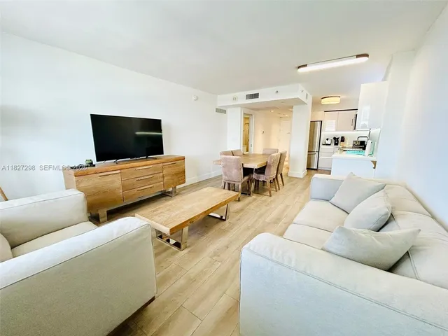 2-bedroom rental at 100 Lincoln Road #1429, Miami Beach