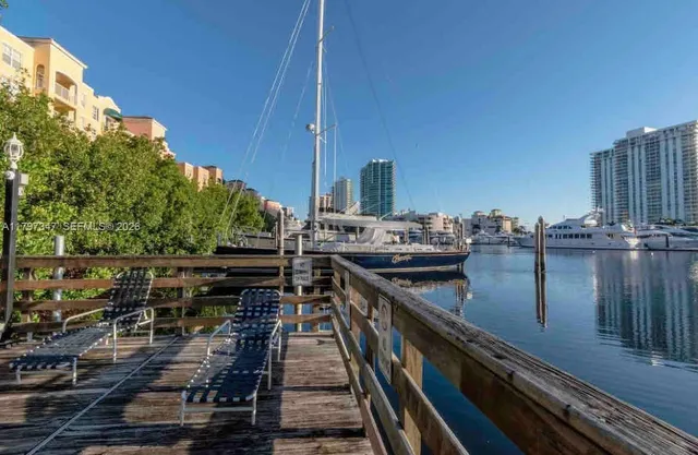 3-bedroom rental at 19701 E Country Club Drive #5108, Aventura