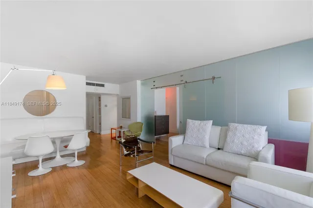 1-bedroom rental at 100 Lincoln Road #923, Miami Beach