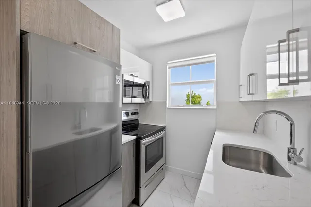 2-bedroom rental at 1552 Euclid Avenue #4, Miami Beach