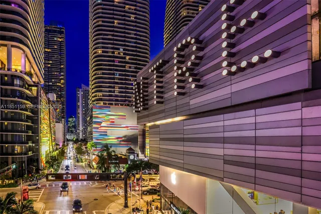 3-bedroom rental at 55 SW 9th Street #3906, Miami