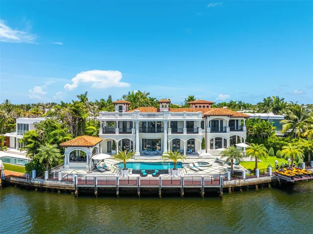 8-bedroom rental at 498 N Parkway Parkway #498, Golden Beach