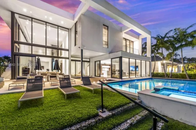 6-bedroom rental at 418 Sunset Drive, Hallandale Beach