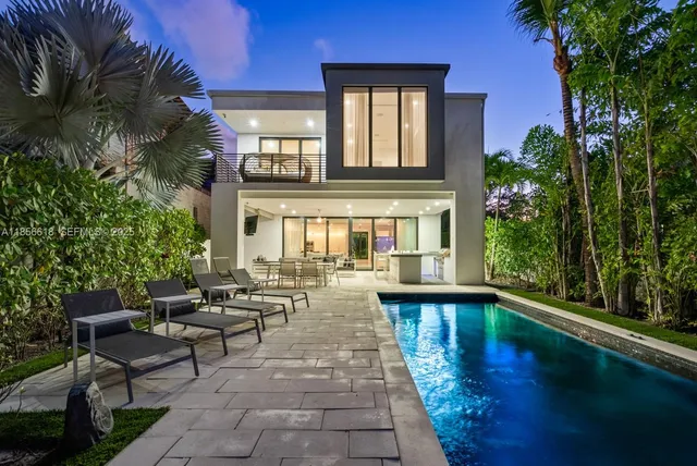 5-bedroom rental at 310 SE 11th Avenue, Fort Lauderdale
