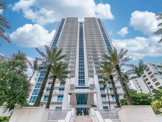 3-bedroom rental at 3101 S Ocean Drive #1707, Hollywood