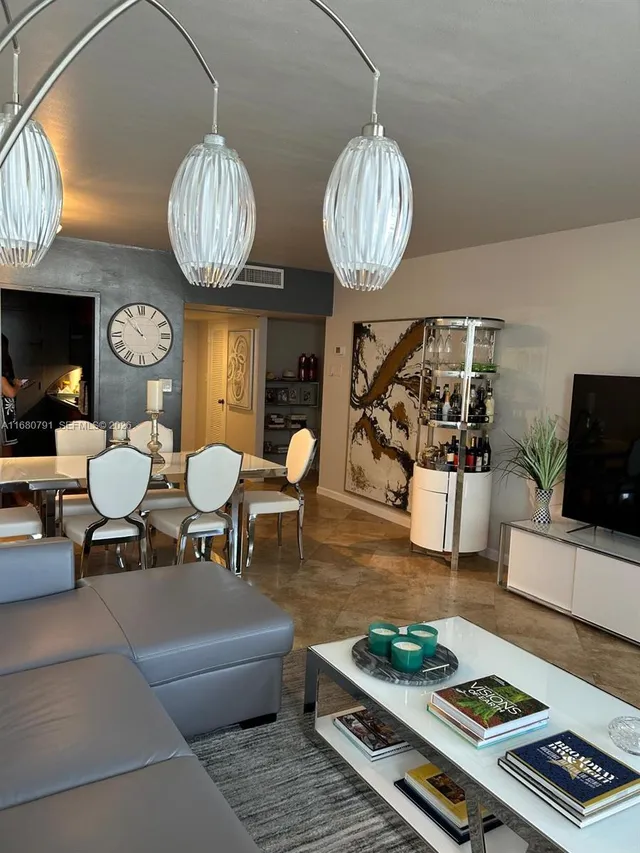 1-bedroom rental at 100 Lincoln Road #608, Miami Beach