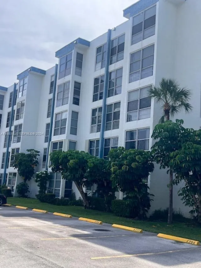 2-bedroom rental at 17570 Atlantic Boulevard #401, Sunny Isles Beach