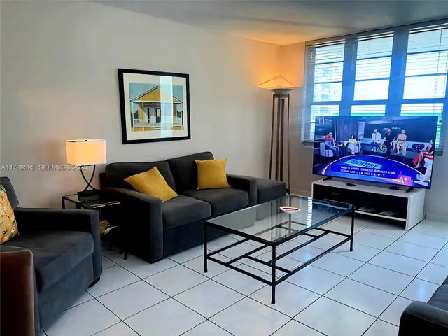 1-bedroom rental at 100 Lincoln Road #821, Miami Beach