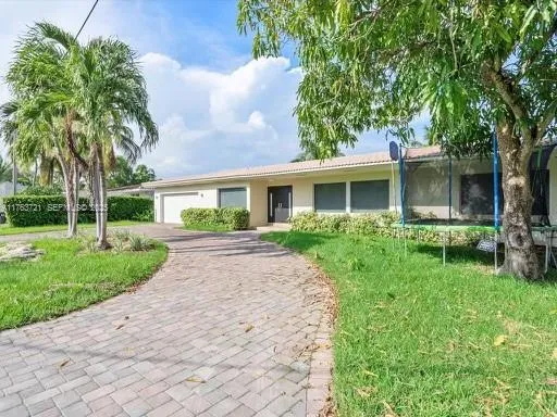4-bedroom rental at 16473 NE 31st Avenue, North Miami Beach