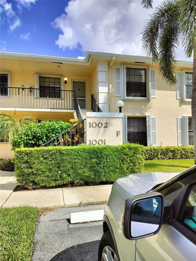 2-bedroom rental at 1002 Keystone Drive #F, Jupiter