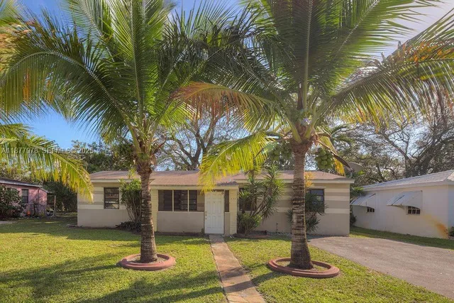 5-bedroom rental at 640 NE 137th Street #640, North Miami