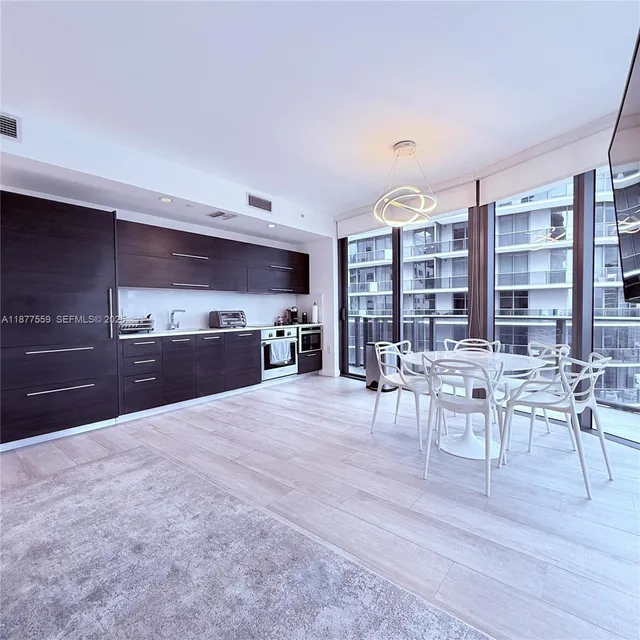 3-bedroom rental at 55 SW 9th Street #4003, Miami