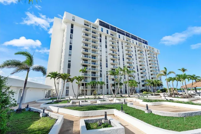 2-bedroom rental at 13499 Biscayne Boulevard #602, North Miami
