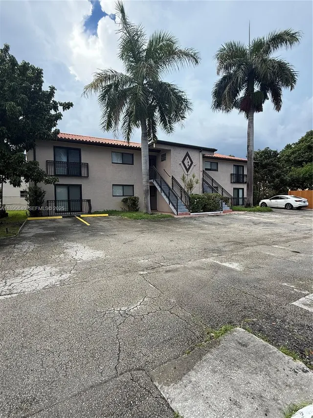 2-bedroom rental at 100 SE 5th Avenue #1, Hallandale Beach