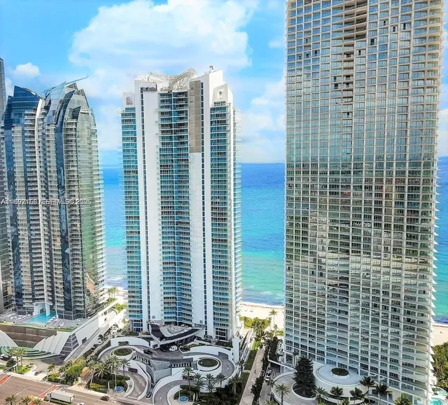 3-bedroom rental at 17001 Collins Avenue #3705, Sunny Isles Beach