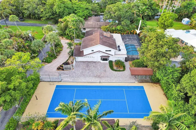 5-bedroom rental at 2120 SW 28th Way, Fort Lauderdale