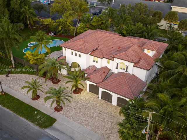 7-bedroom rental at 112 NW 14th Way, Dania Beach