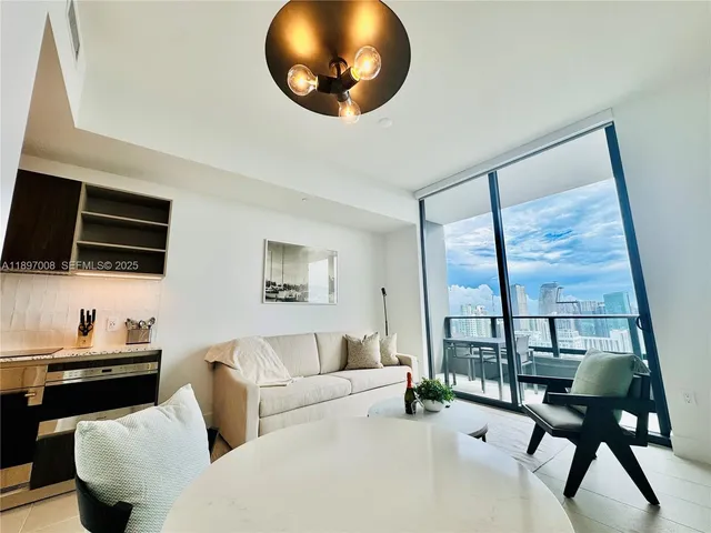 1-bedroom rental at 159 NE 6th Street #4807, Miami