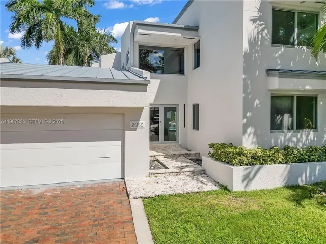 5-bedroom rental at 2089 NE 121st Road, North Miami