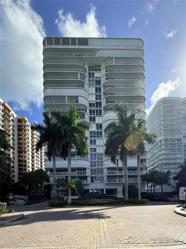 3-bedroom rental at 10155 Collins Avenue #906, Bal Harbour