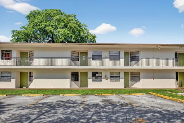 2-bedroom rental at 4198 Lakeside Drive #4198, Tamarac