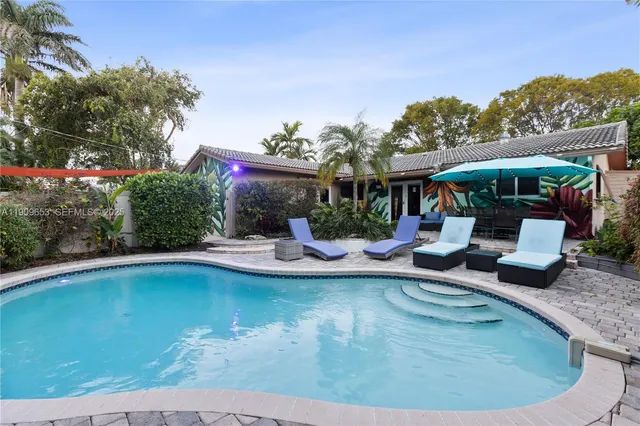 4-bedroom rental at 418 SE 3rd Terrace #0, Dania Beach