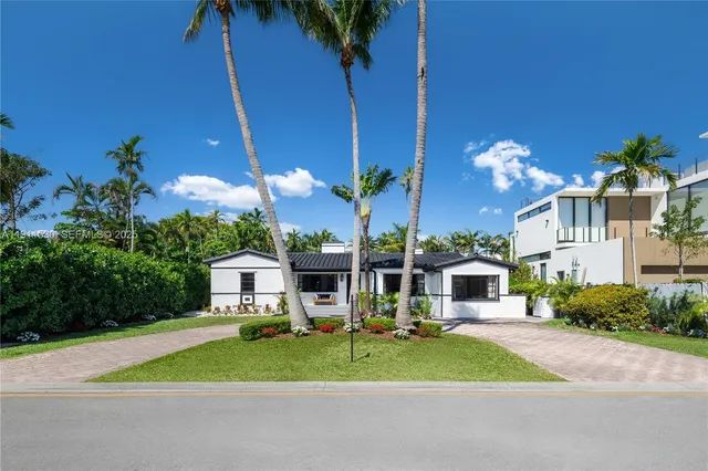 4-bedroom rental at 118 E 3rd Court, Miami Beach