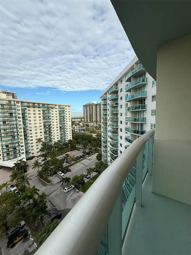 1-bedroom rental at 19380 Collins Avenue #1209, Sunny Isles Beach