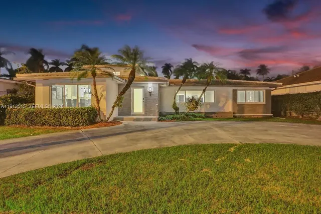 6-bedroom rental at 1241 Hollywood Boulevard, Hollywood
