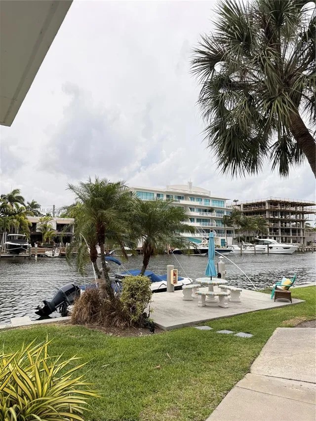 2-bedroom rental at 180 Isle Of Venice Drive #100, Fort Lauderdale