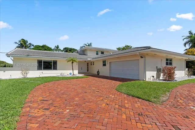 5-bedroom rental at 1961 NE 188th Street, Miami